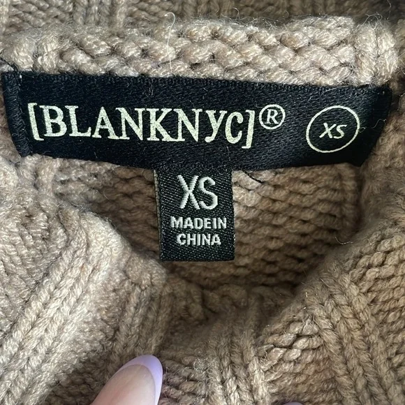 ⭐️ NWT BLANK NYC Bare With Me Mock Neck Sweater XS - Picture 10 of 12